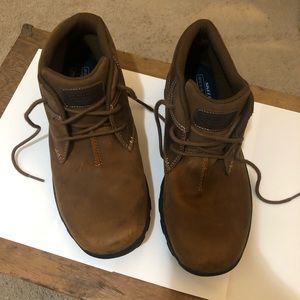 Mens size 9.5 Skechers midsize boot.